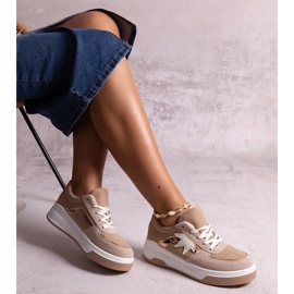 D/GMR Kollinsin beige-lenkkarit, joissa peilisisäke 2