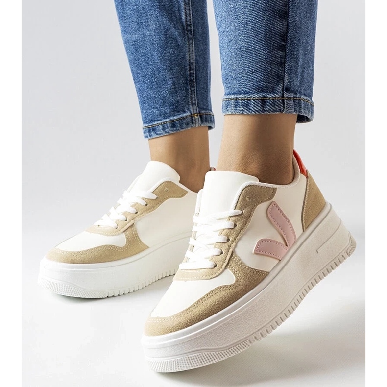 D/GMR Valkoiset tennarit, joissa vaaleanpunainen Plouffe-sisäosa valkoinen 2