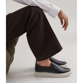 Towns Mustat harjakattoiset lenkkarit 2