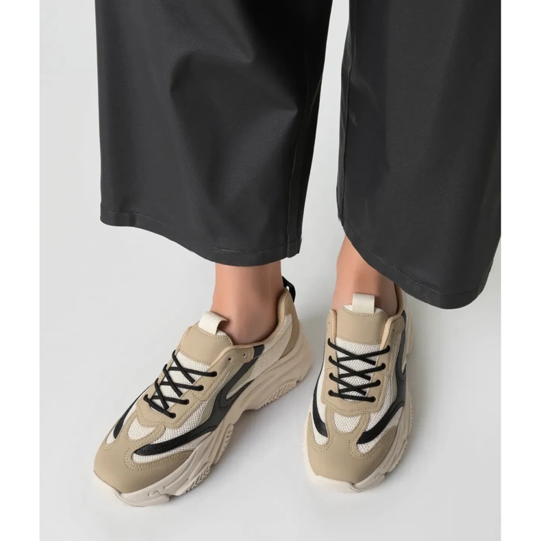 Naisten zennan mustat lenkkarit beige 2