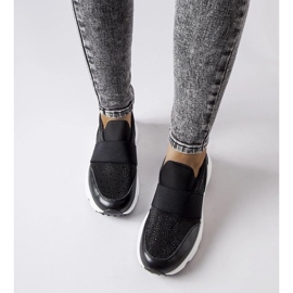 D/GMR Algison mustat lenkkarit strassilla 2 D/GMR Algison mustat lenkkarit strassilla 2