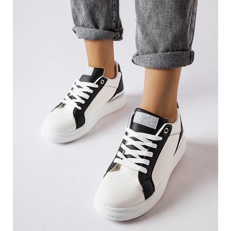 D/GMR Palaisin mustavalkoiset kengät hopeakoristeella 1