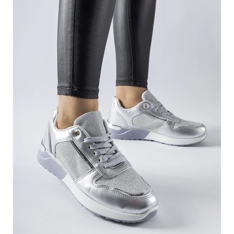 D/GMR Facondon harmaat lenkkarit koristelangalla 2