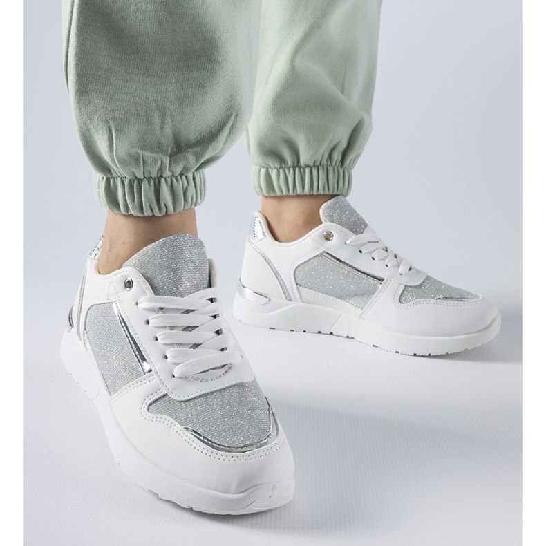 D/GMR Facondon valkoiset lenkkarit koristelangalla valkoinen 1