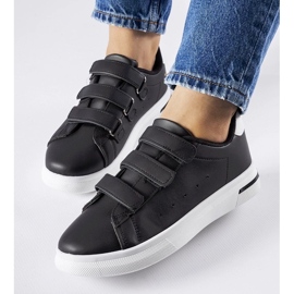 D/GMR Mustat lenkkarit kiinnitetty tarranauhalla - valkoinen pohja 2