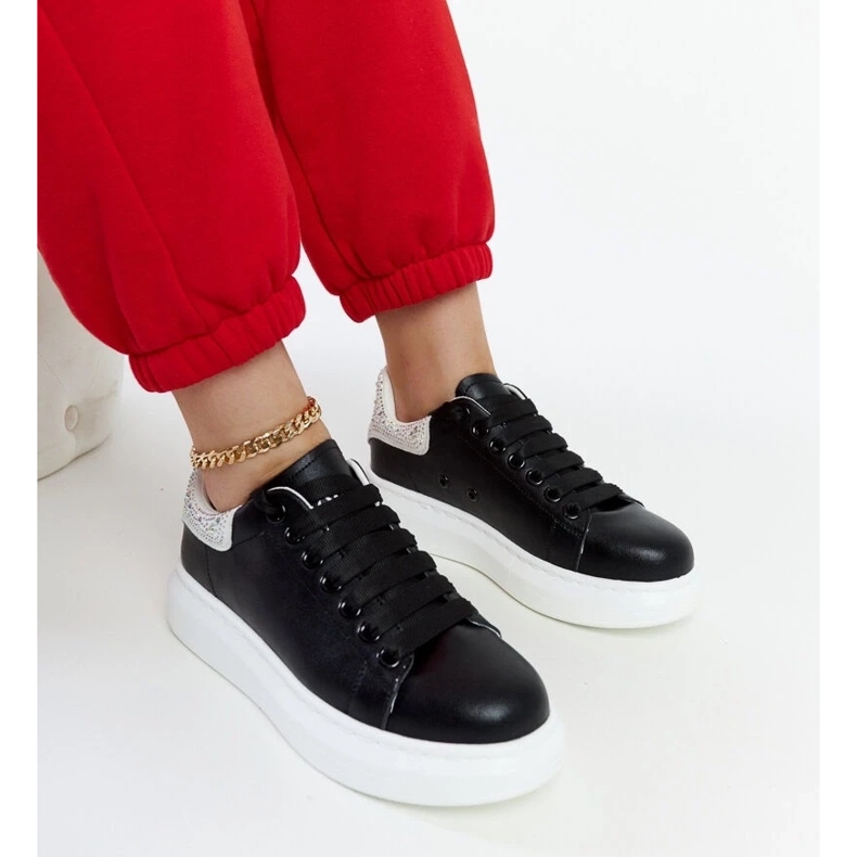 D/GMR Mustat lenkkarit Goe JJ2N4052 -alustalla 1