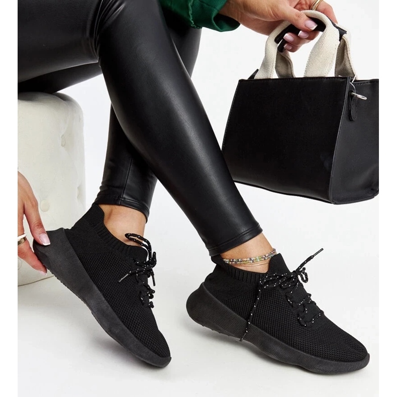 D/GMR Roshni mustat urheilulenkkarit 2