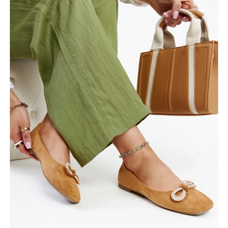 D/GMR Gailloun ruskeat balettihousut ja jousi 2