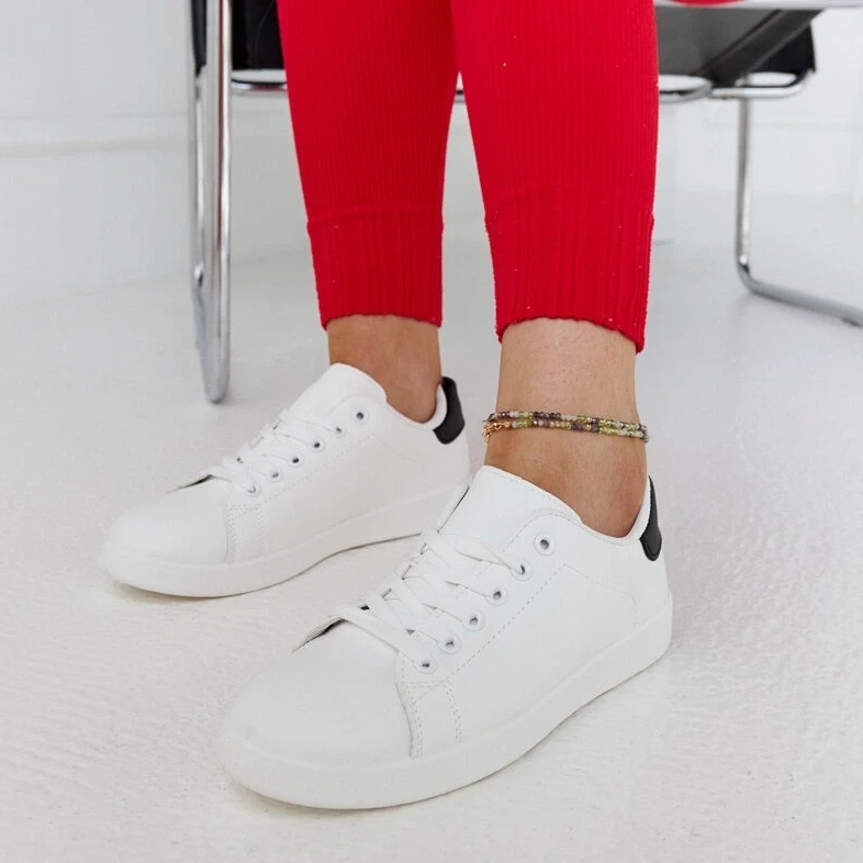 D/GMR Valkoiset lenkkarit Birikti -alustalla mustalla elementillä valkoinen 2