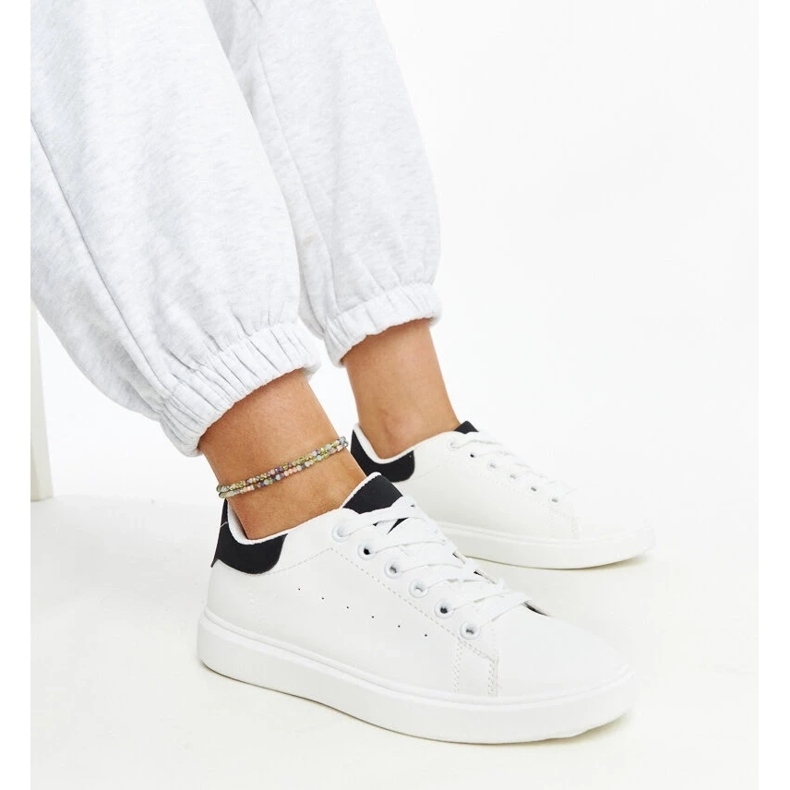 D/GMR Mustavalkoiset lenkkarit ariam -alustalla valkoinen 1