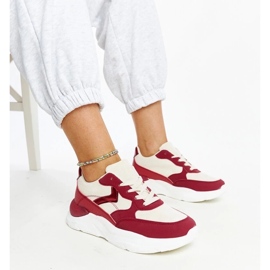 D/GMR Beiget ja punaiset lenkkarit Nereida-alustalla punainen 2