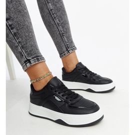 D/GMR Mustat tennarit, joissa paksumpi Intis-pohja 1