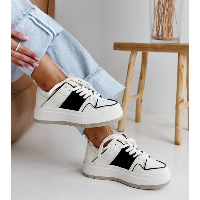 Valkoiset ja valkoiset nahkaiset lenkkarit paksulla pohjalla valkoinen 2