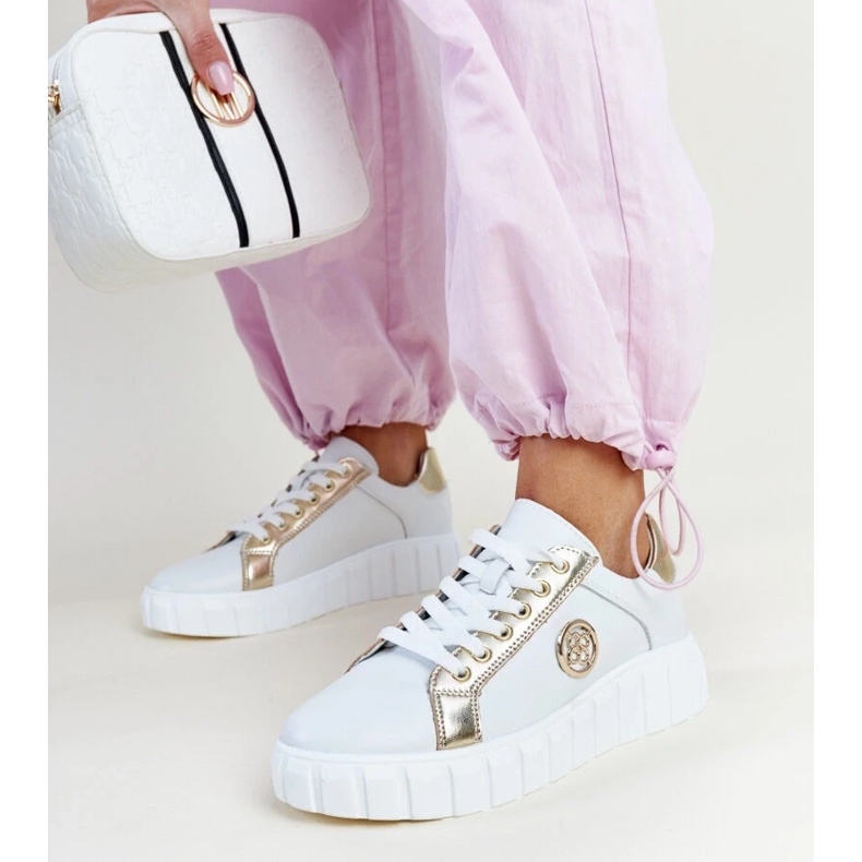 Valkoiset nahkalenkkarit massiivisella Viera-pohjalla valkoinen 2