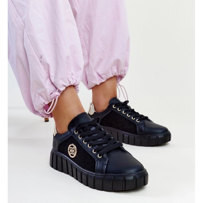 Mustat nahkaiset tennarit massiivisella Viera-pohjalla 1