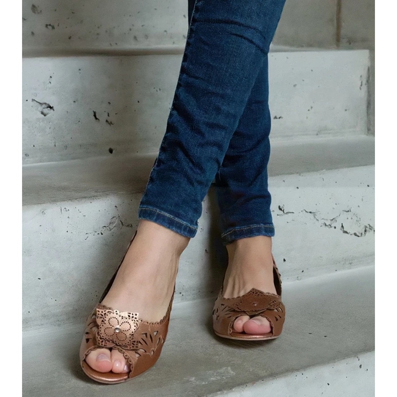 D/CEO Lore kultainen harjakattoinen balettiasunto avoimella varpaalla 1