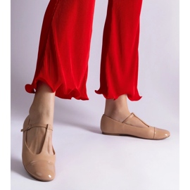 D/CEO Beiget balettihousut, joissa patentoitu varvas, kiinnitetään Gloriana-soljella 2