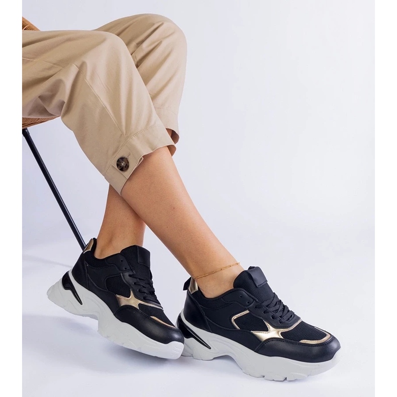 D/CEO Mustat lenkkarit massiivisella Torrezan pohjalla 1