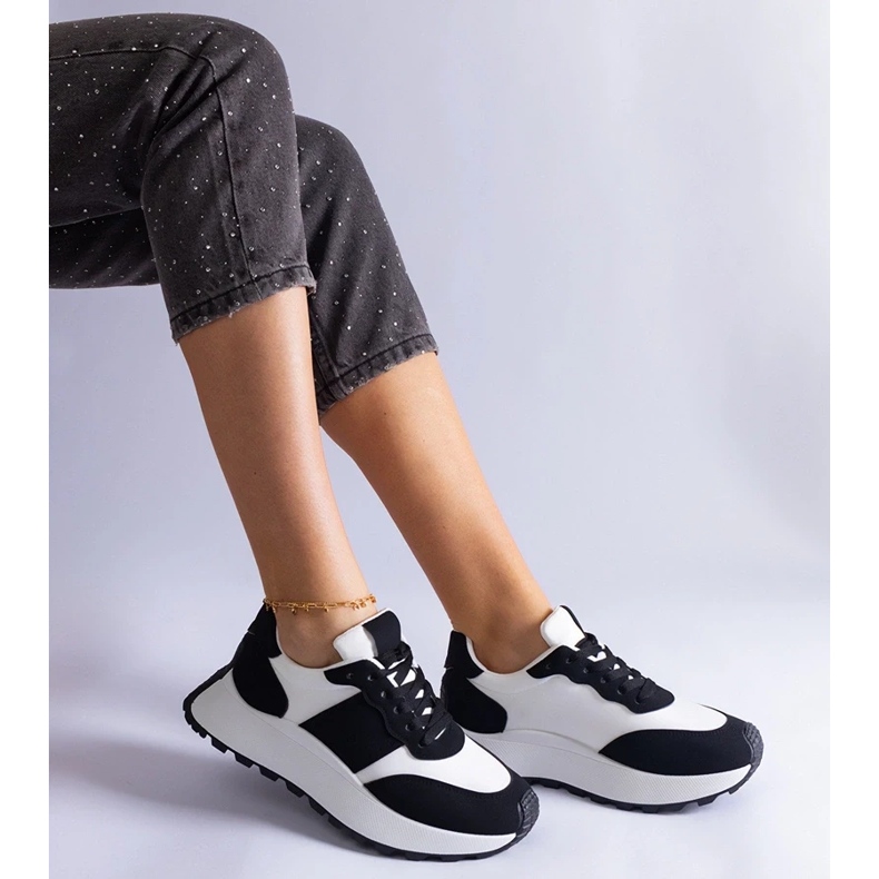 D/CEO Mustat Cremorna alustan lenkkarit 2