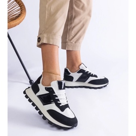 D/CEO Mustat lenkkarit, joissa on näkyvä restrassi 2