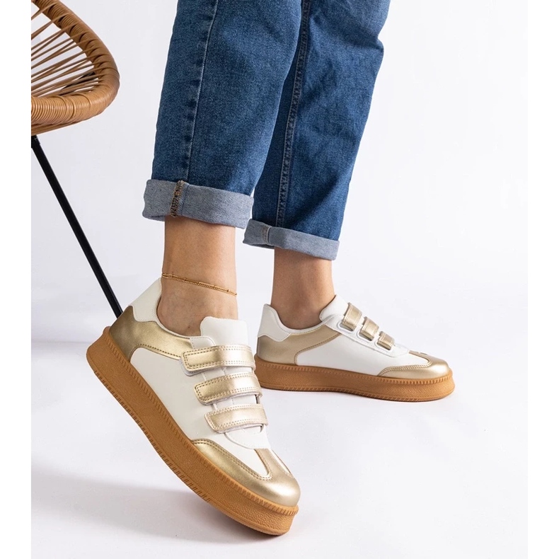 D/CEO Mena kultaiset tennarit, joissa tarrakiinnitys kultainen 2