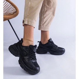 D/CEO Mustat tennarit massiivisella Adom-pohjalla 2