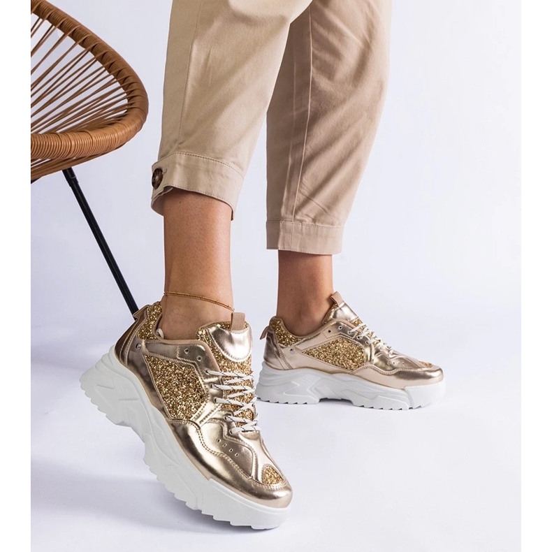 D/CEO Kultaisten naisten lenkkarit Caraballo -kimaltelevilla inserteillä kultainen 2