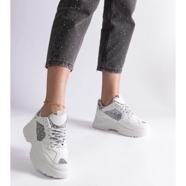 D/CEO Valkoiset naisten tennarit, joissa on kimaltelevia Caraballo-osia valkoinen 1