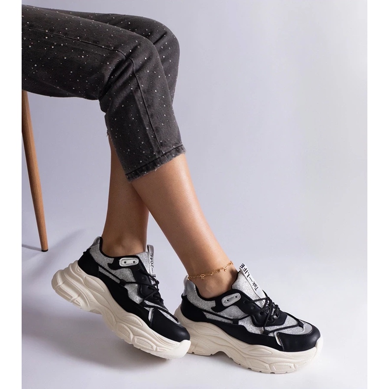 D/CEO Mustat lenkkarit, joissa Rigel-kimallepanokset 1