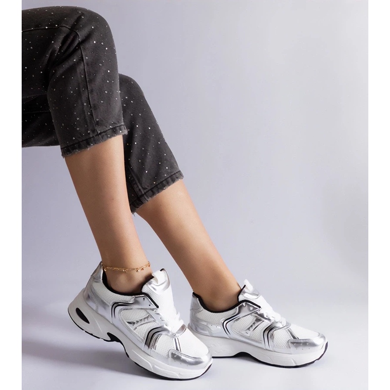 D/CEO Valkoiset ja hopeiset Ena urheilulenkkarit hopea 2