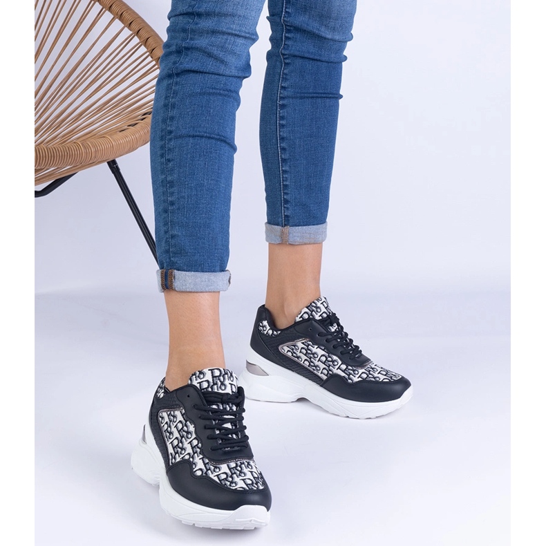 Mustat naisten urheilun lenkkarit, joilla on metallinen lisäys 1