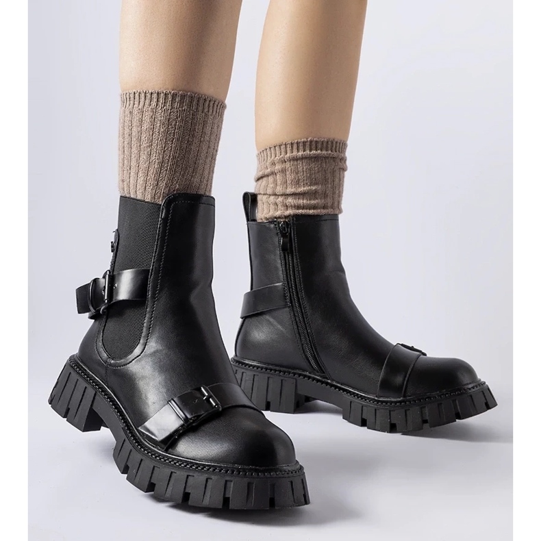 D/CEO Mustat nilkkurit massiivisella Fontarine-pohjalla 1