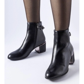 D/CEO Mustat nilkkurit, joissa on Fenughedu-ketju 2