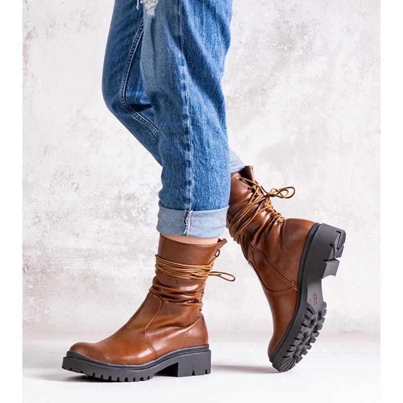 D/CEO Ruskeat nilkkurit Sahera ekonahasta 1