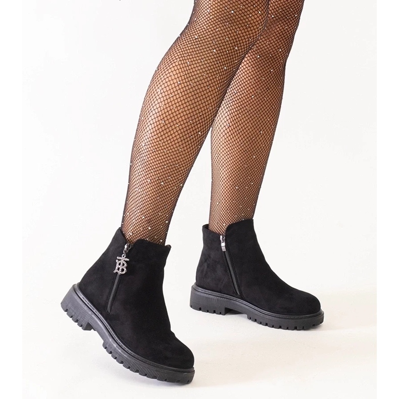 D/CEO Mustat nilkkurit koristeellisella riipuksella Melanen ekologisella mokkanahalla 2