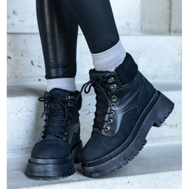 D/CEO Mustat tennarit, joissa paksu pohja ja Best turkis 2