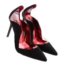 Mustat tapit läpinäkyvillä sisäkkeillä 1