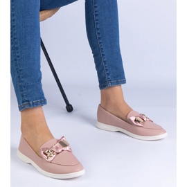 Vaaleanpunaiset leipomot, jotka on koristeltu keulalla ja kultaisella nallekarhulla vaaleanpunainen 1