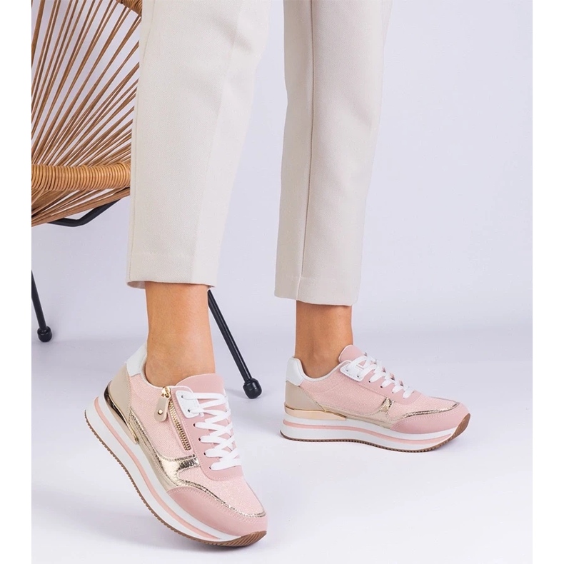 D/CEO Pink Sports -senkkarit lavalla ISOLDE: n kultaisen insertin kanssa vaaleanpunainen 2