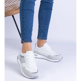 Valkoiset lenkkarit, jotka on koristeltu kimaltelevilla ja zirkoneilla valkoinen 1