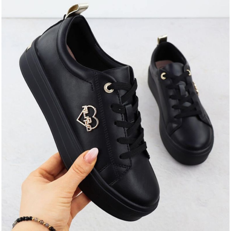 Kengät Filippo Paw586B mustalla alustalla 1