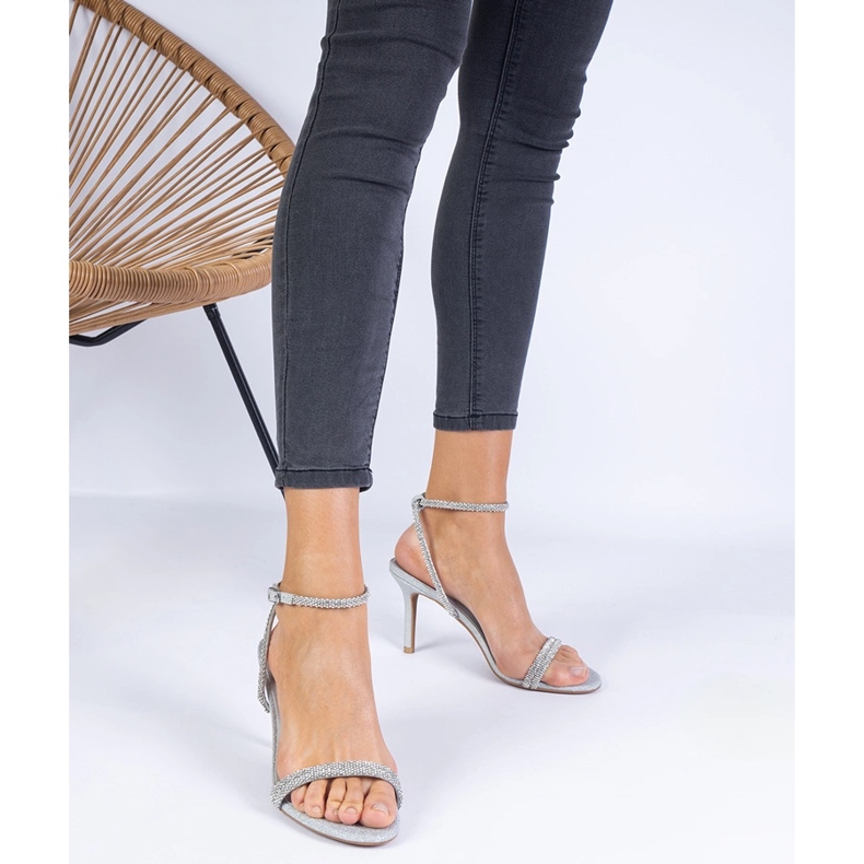 Hopea tyylikkät sandaalit korkokengillä, joka on koristeltu zirkonilla 1