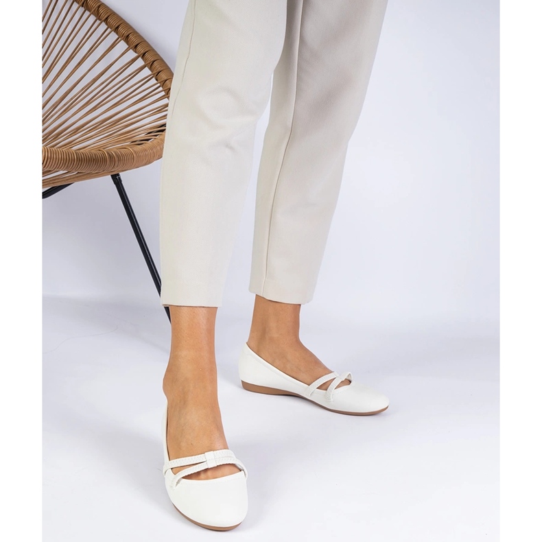 Valkoisten naisten balleriinit, joissa on Matt Eco -Leather valkoinen 1