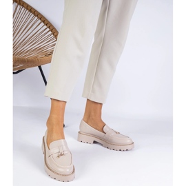 Beige mokkasiinit koristeltu strassikivillä 1