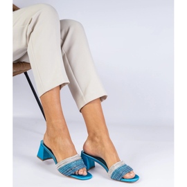 Sininen tyylikäs flip flops pylväässä zirkonilla 2