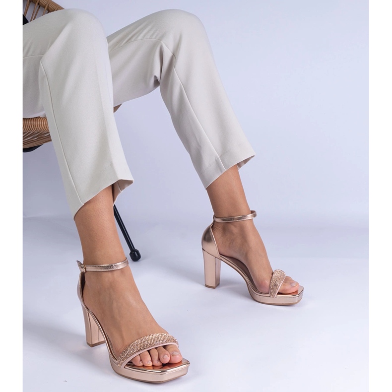 Samppanja tyylikkäät sandaalit pylväällä zirkonilla kultainen 1