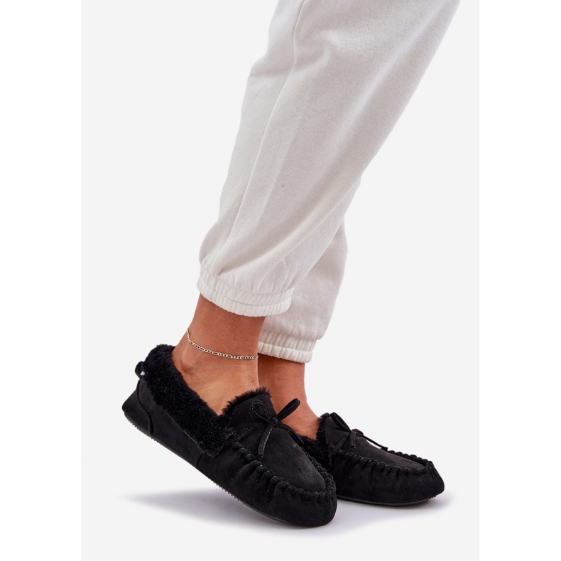 Naisten leipomot mustalla turkilla 1