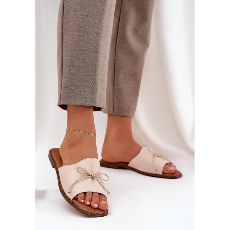 Litteät pohjat koristeellisella beige keulalla 2