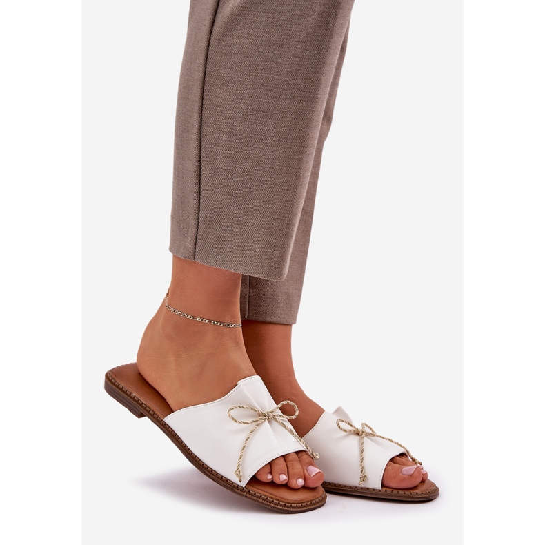 Litteä pohja flops koristeellisella keulavalkoisella valkoinen 1