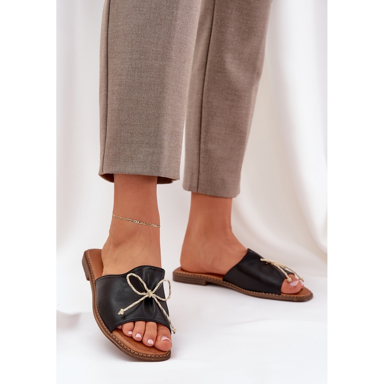 Litteä pohja flops koristeellisella mustalla keulalla 2